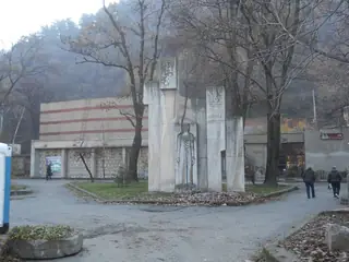 Паметник с историческите имена на Кюстендил