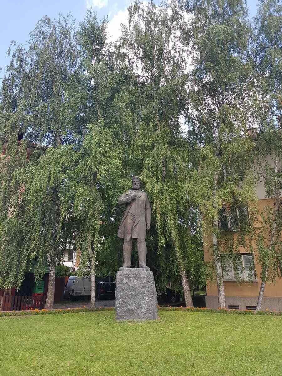 Паметник на Ангел Кънчев - Трявна