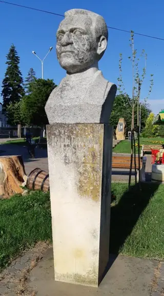 Паметникът на Трифон Саралиев - Килифарево