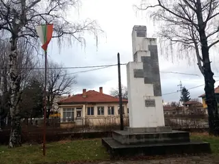 Паметник на загинали във войните - с.Градница