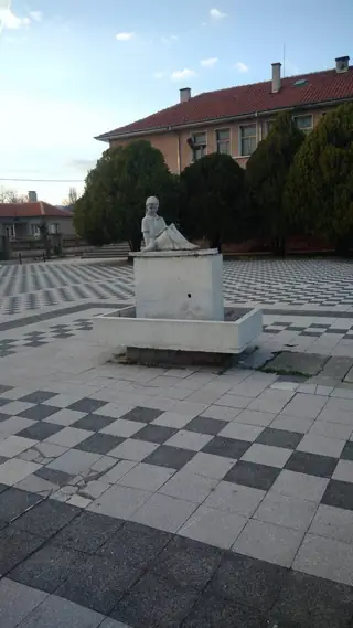 Централен площад - с. Блатец