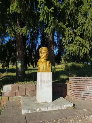 Бюст-паметник на Дядо Фильо Радев - с. Кръвеник