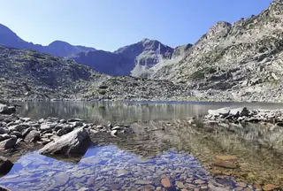 Караомеричко езеро – ледниково езеро в Караомеричкия циркус, Канарски дял на Рила