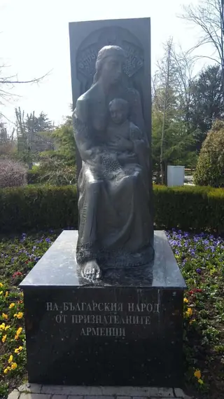 Паметник от признателните арменци - Бургас