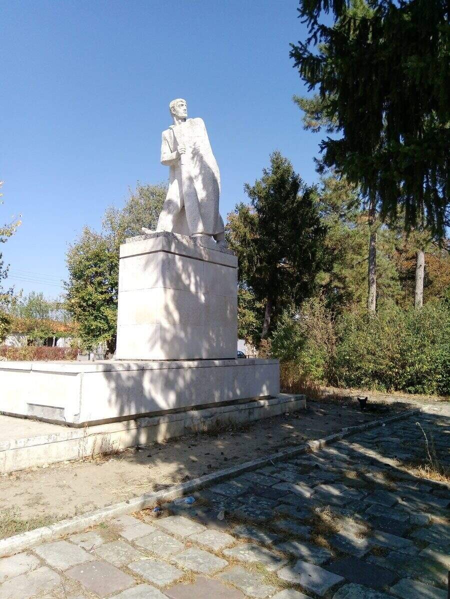 Мемориален кът в памет на загиналите - с. Асеновци