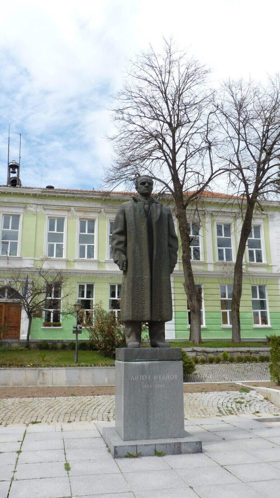 Паметник на Антон Иванов - Копривщица