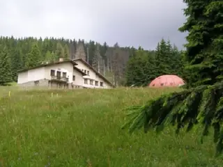 Хижа "Момина Поляна"