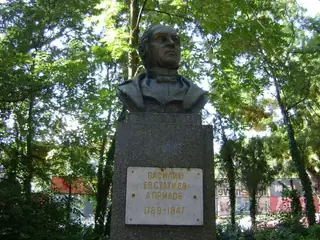 Паметникът на Васил Априлов - Варна