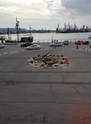 Слънчев часовник на Морска гара - Варна