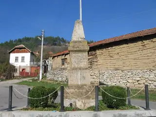 Войнишки паметник - Брезе