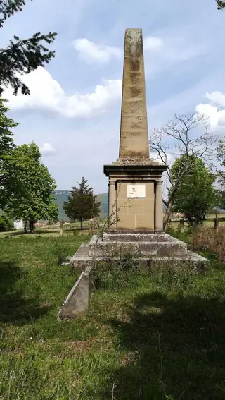 Партизански паметник - с. Струпец