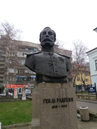 Бюст-паметник на Фьодор Радецки - Габрово