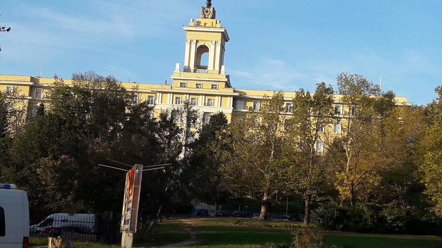 Сградата на ВВМУ "Н. Й. Вапцаров" - Варна