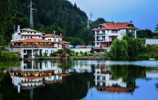 Езеро „Рибката“ (Кирянов гьол) – Смолянски езера, на изхода на Смолян към Пампорово