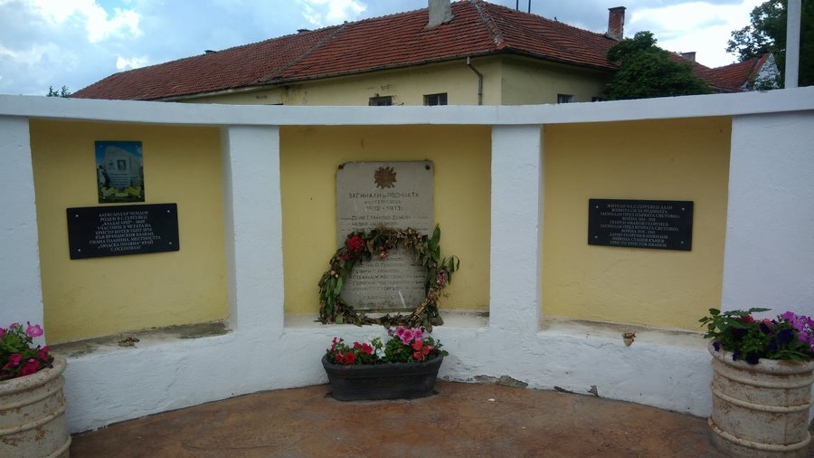 Паметник на загиналите във войните - с.Гергевец