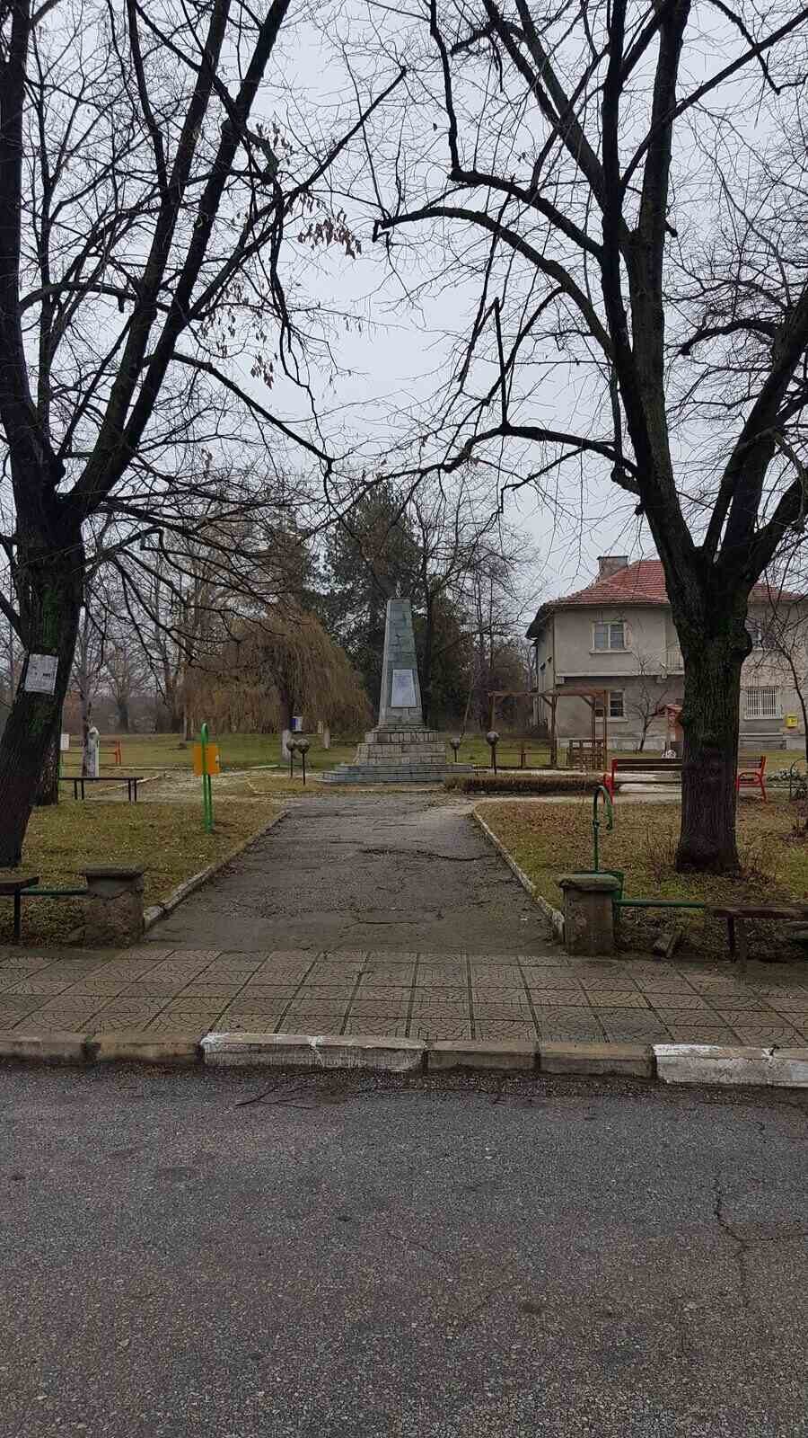 Паметник на загиналите във войните - с.Смилец