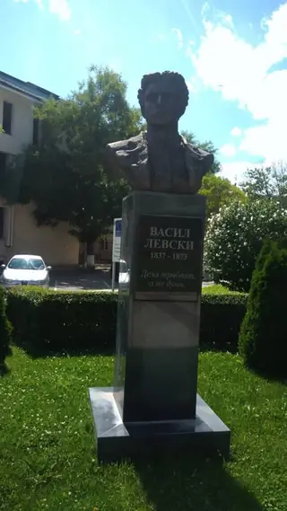 Бюст-паметник на Васил Левски - Нова Загора