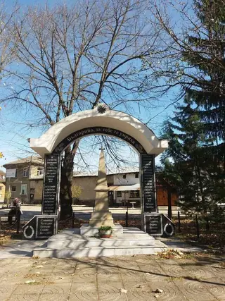 Паметник в почит на загиналите във войните - с. Добродан