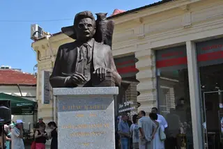 Бюст-паметник на Елиас Канети - Русе