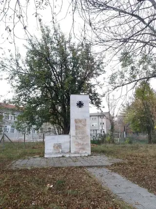 Паметник на загиналите във войните - с. Петко Славейков