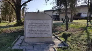 Паметна плоча на британски войници - Девня