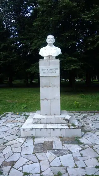 Бюст-паметник на Георги Димитров - Павел баня