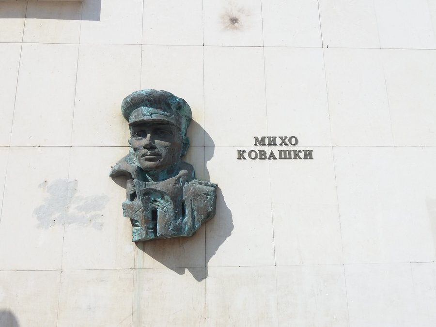 Паметник на Михо Ковашки - Априлци