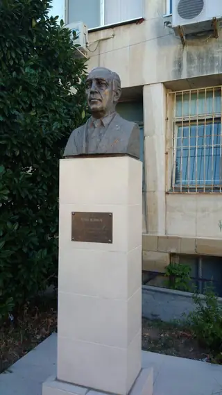 Паметник на Боян Боянов - Сливен