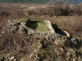 Мегалитни шарапани при яз. Кърджали