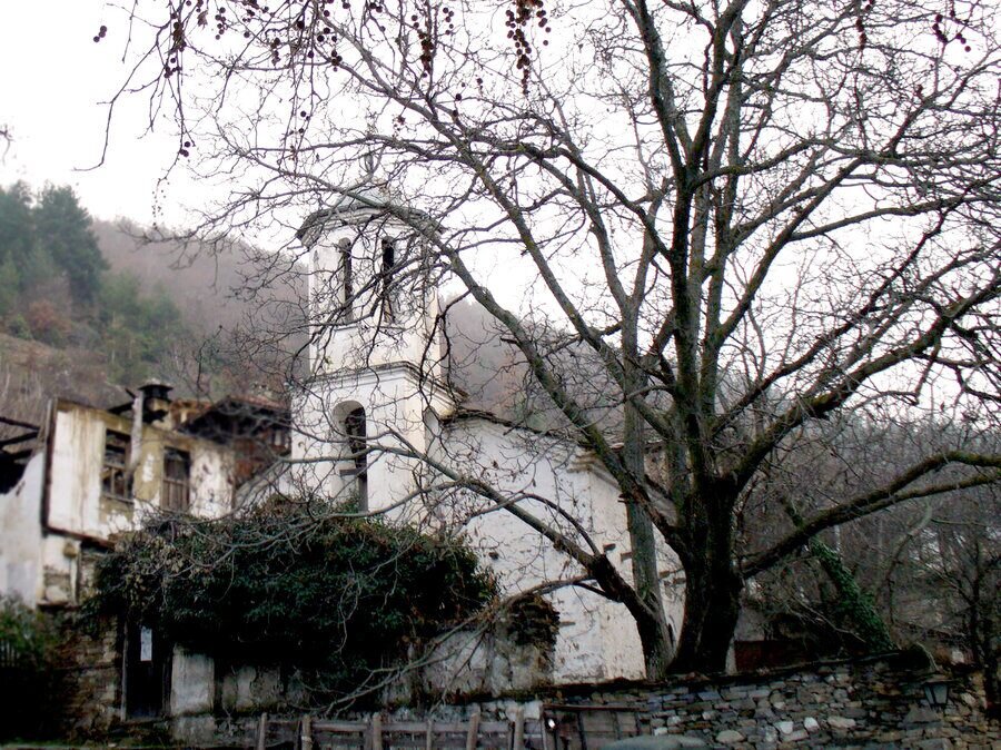 Църква "Св. Параскева" - Лещен