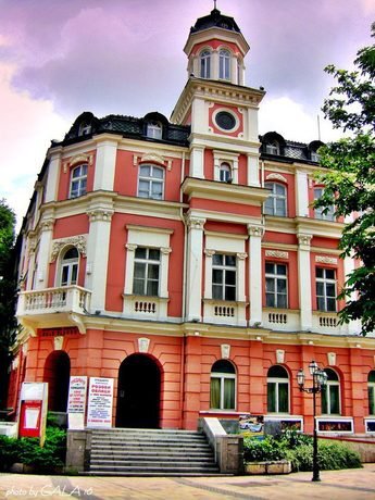 Драматично-куклен театър "Иван Радоев"- Плевен