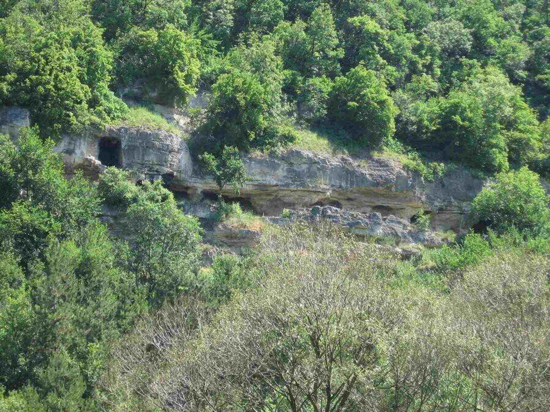 Алботинският скален манастир