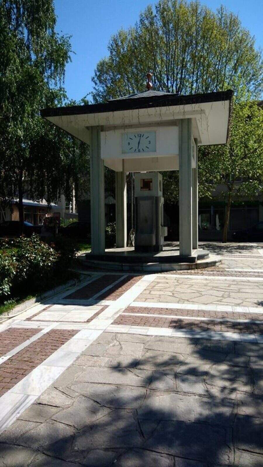 Чешма-часовник в Момчилград