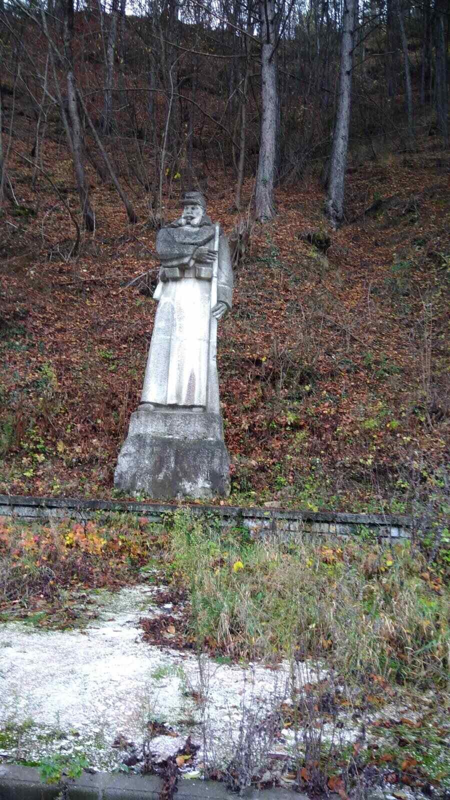 Паметник на неизвестен руски куриер