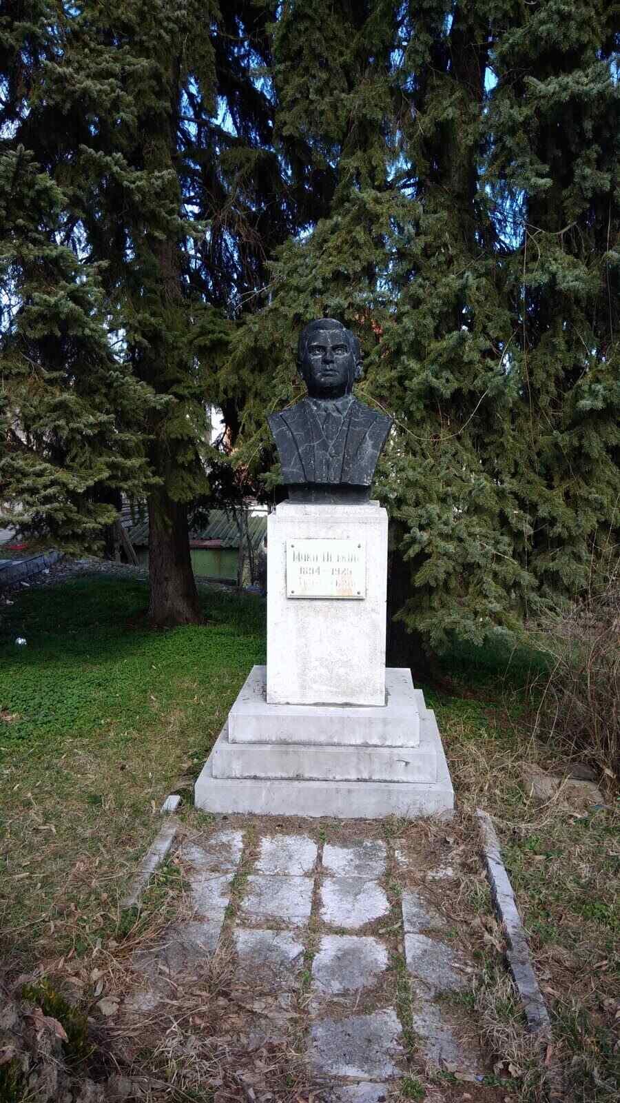 Паметник на Мико Петков - Ябланица