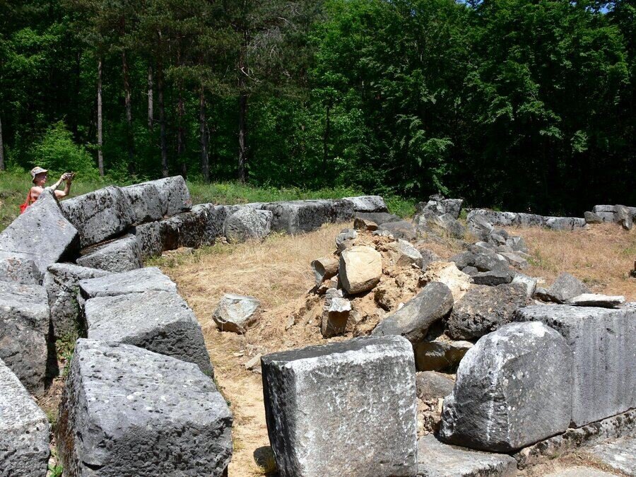 Тракийски култов комплекс  "Мишкова нива"