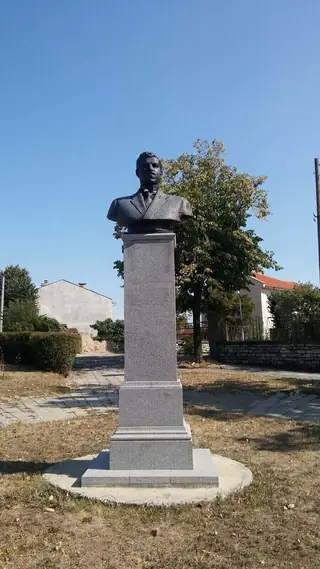 Паметник на Симеон Табаков - Сливен