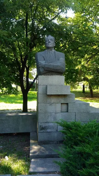 Бюст-паметник на Станьо Василев Попов - Нови пазар