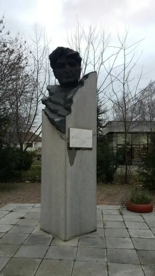 Паметник на Стоян Сюлемезов - Веселиново