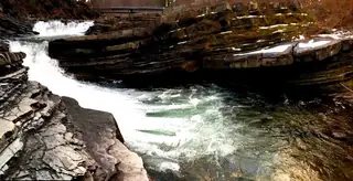 Къньови водопади в подножието на ВЕЦ - с.Черни Осъм