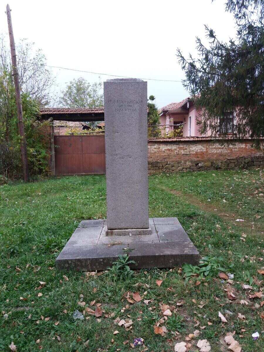 Паметник на Ильо Киревски - с. Яворец