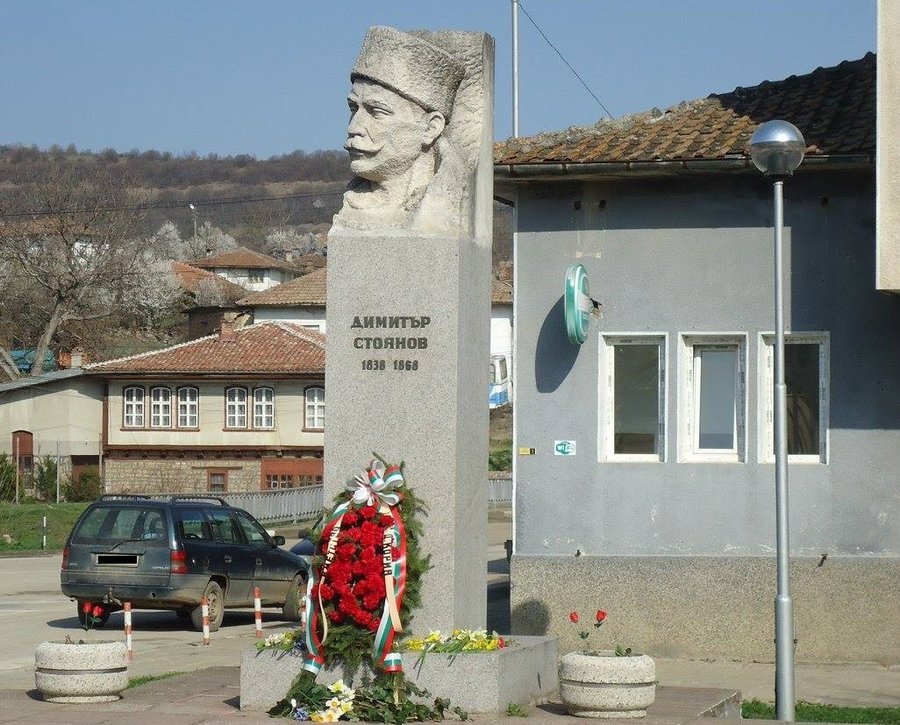 Паметник на Димитър Стоянов - с.Церова кория