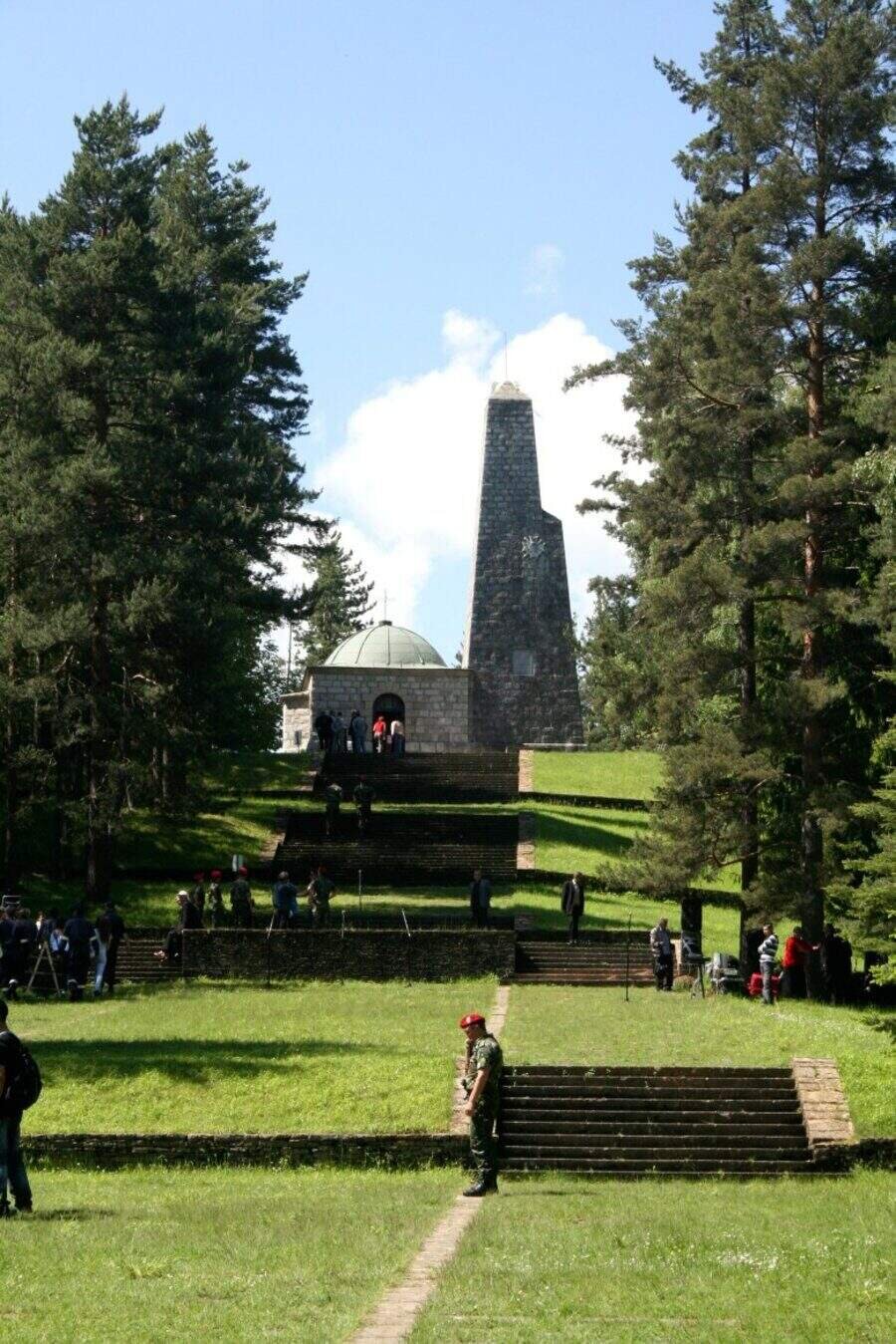 Родопска Шипка - Връх Средногорец