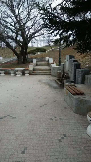 Кът за отдих и детска площадка в местност Карандила - Сливен