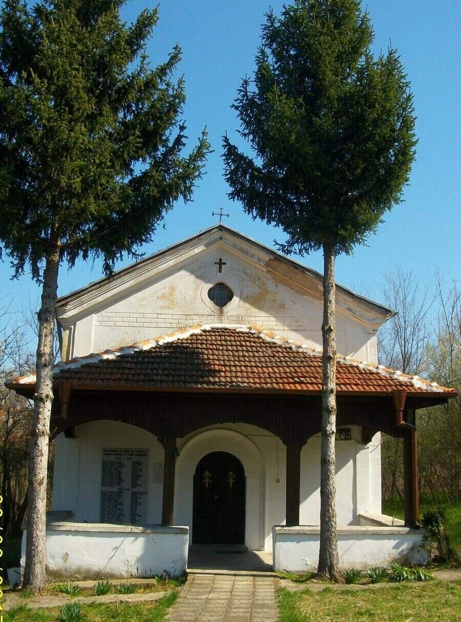 Православен храм "Св. Йоан Кръстител" - с.Славотин