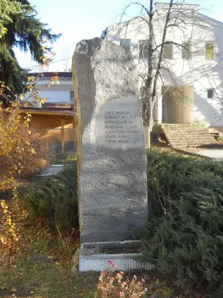 Паметник на нелегалното партизанско движение - Земен