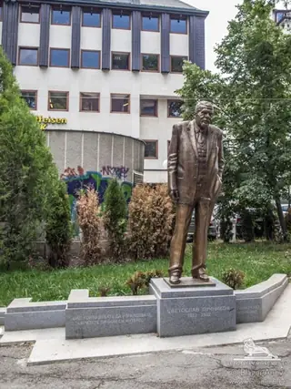 Паметник на Светослав Лучников - София