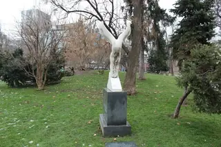 Скулптура "Разперени крила" - София