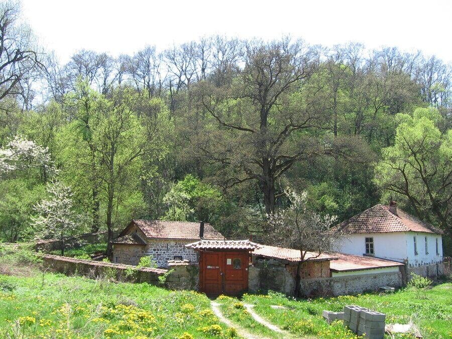Шумски манастир "Свети Архангел Михаил" - Годеч