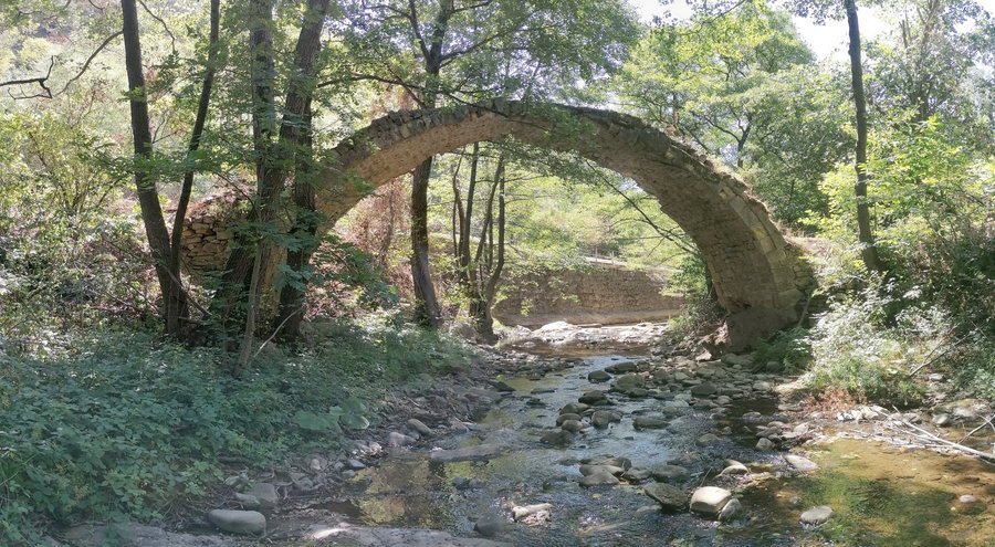Римски каменен мост на 2000 г. - с. Дъбово